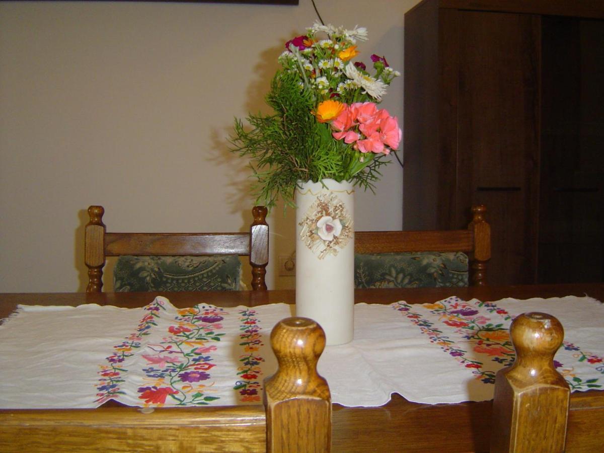 Tornacos Vendeghaz Apartment Eger Bagian luar foto