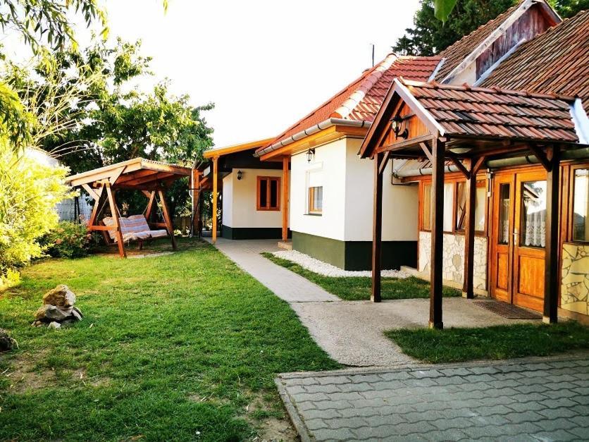 Tornacos Vendeghaz Apartment Eger Bagian luar foto
